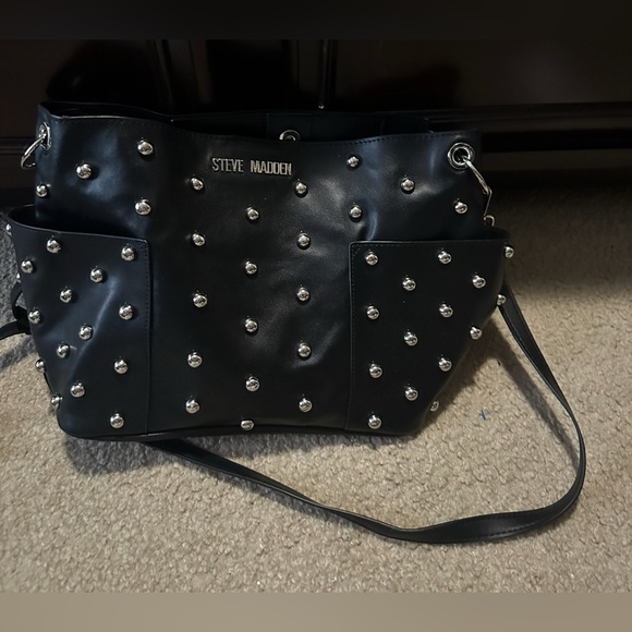 NWOT STEVE MADDEN BLACK STUDDY SHOULDER BAG - Picture 1 of 8